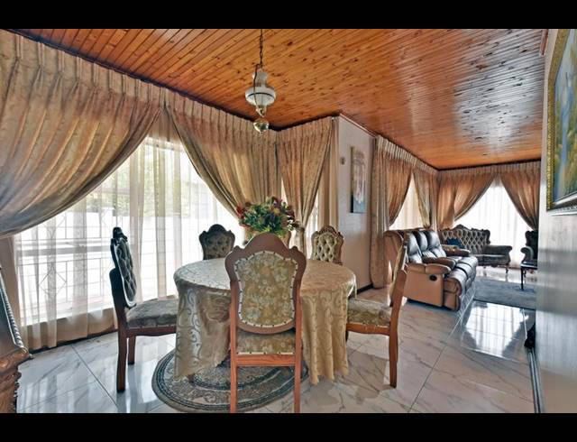 5 BEDROOM HOUSE FOR SALE IN GLENANDA